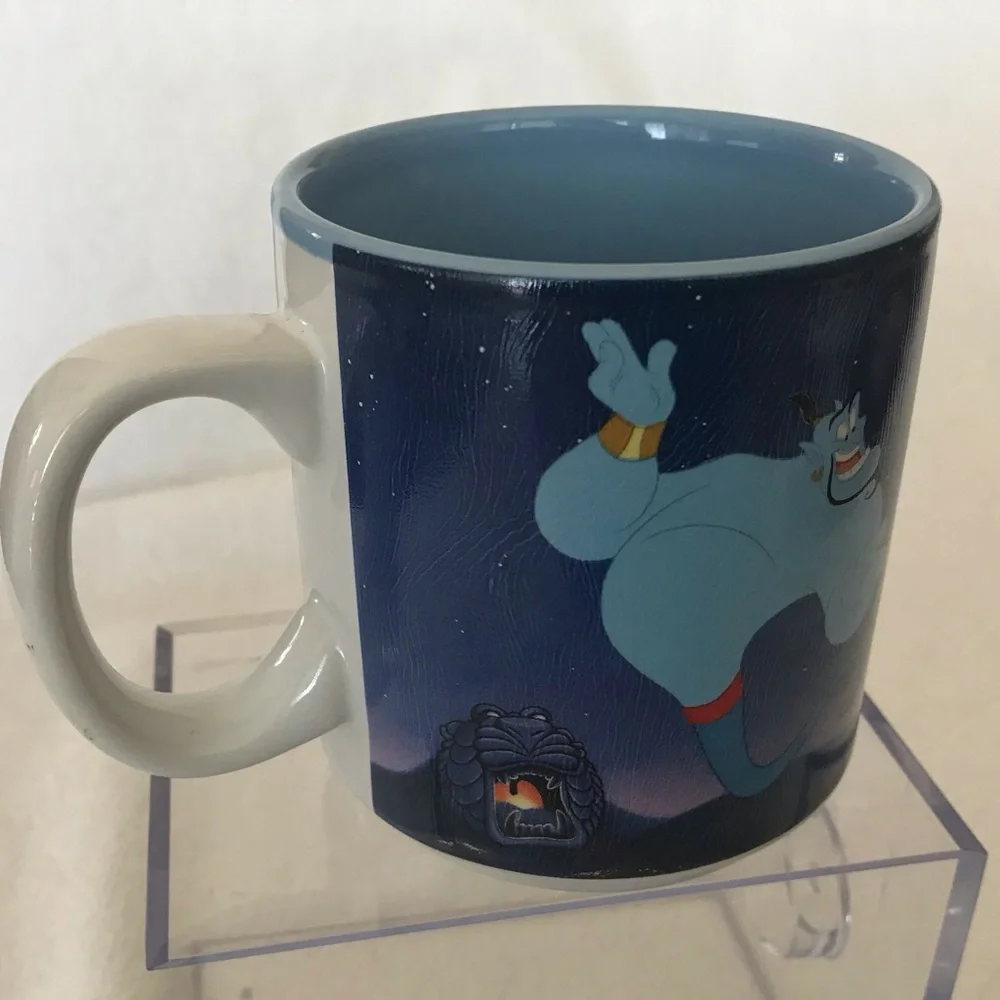 Ming Pao mug display